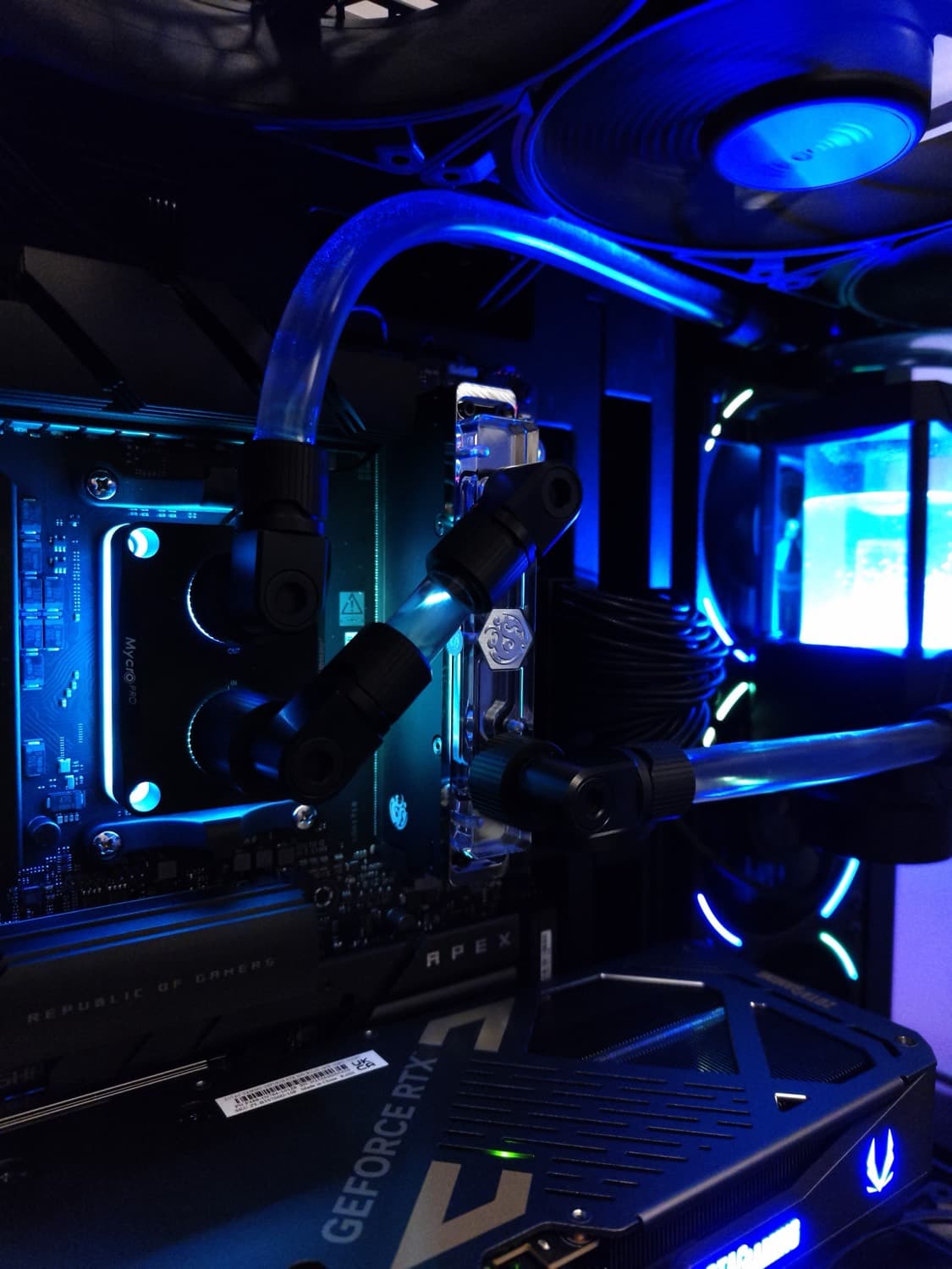Direct-die block (Thermal Grizzly) and EK Torque fittings, lit in blue